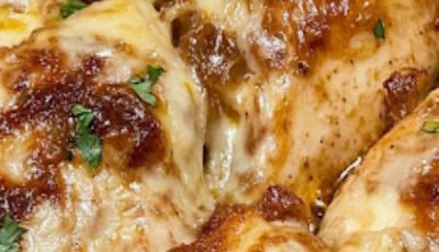 French Onion Chicken Bake: A Comfort Classic with a Gourmet Twist