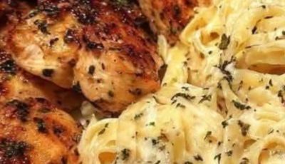 Grilled Chicken Bites with Creamy Garlic Sauce