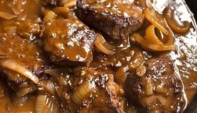 Southern Smothered Steak & Onion Gravy